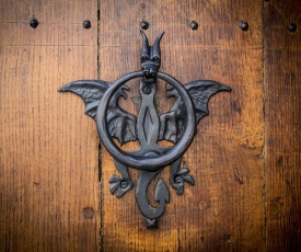 Mons Dragon House