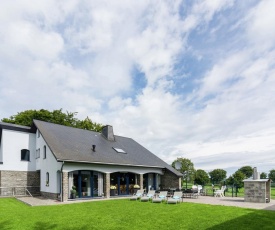 Spacious Villa in Bullingen with Garden