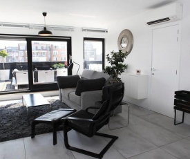 Modern appartement centrum Oostende met enorm dakterras (parking beschikbaar)